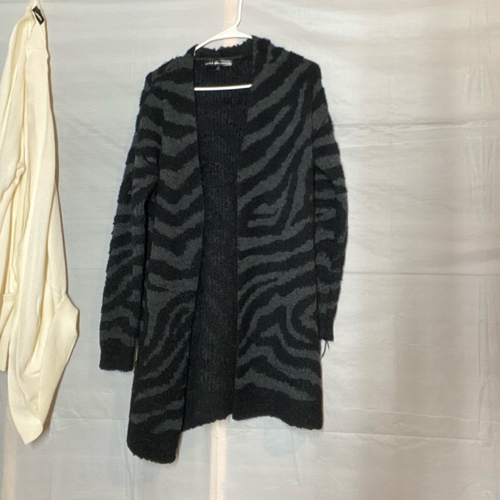 ZEBRA PRINT CARDIGAN!🖤🦓